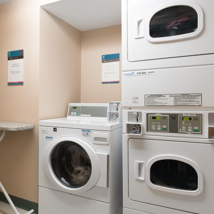 YWCA Hotel Vancouver Downtown - Coin-operated Laundry